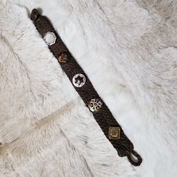 MICRO MACRAME ANTIQUE BUTTON BRACELET - Picture 5 of 11